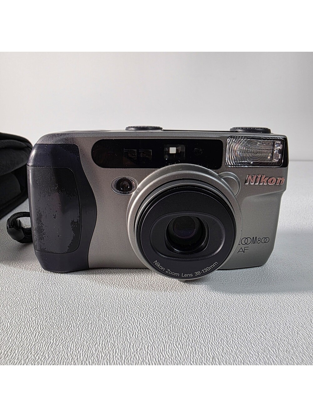 Nikon Zoom 800 AF Point & Shoot 35mm Film Camera w/ 38-130mm lens & Case